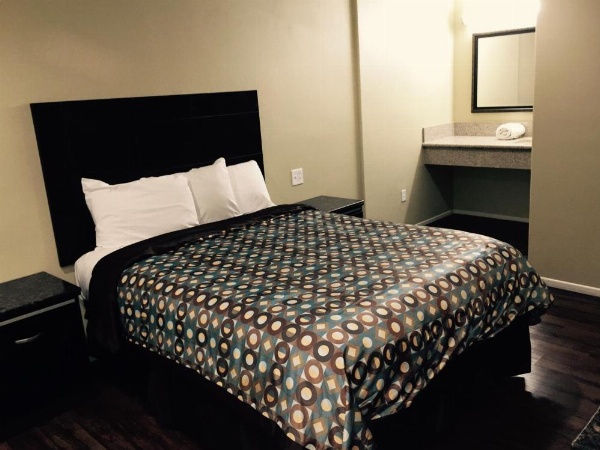 Berkshire Motor Hotel image 12