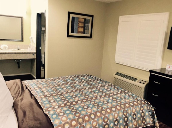 Berkshire Motor Hotel image 13